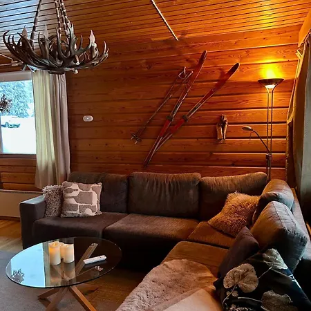 Cozy Ski-in Next To Slopes And 2 Lift Passes Сasa de vacaciones Rukatunturi